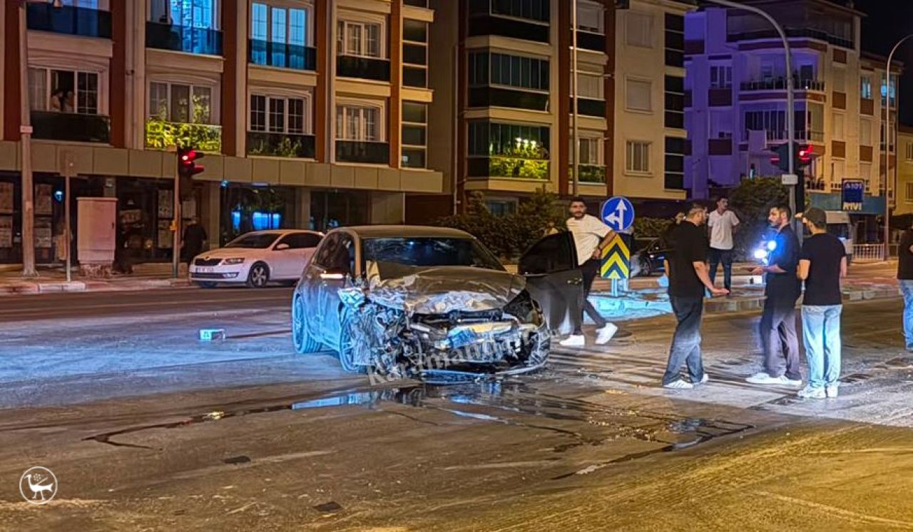 Karaman’da Gece Yarısı Kaza; Genç Kadın Yaralandı