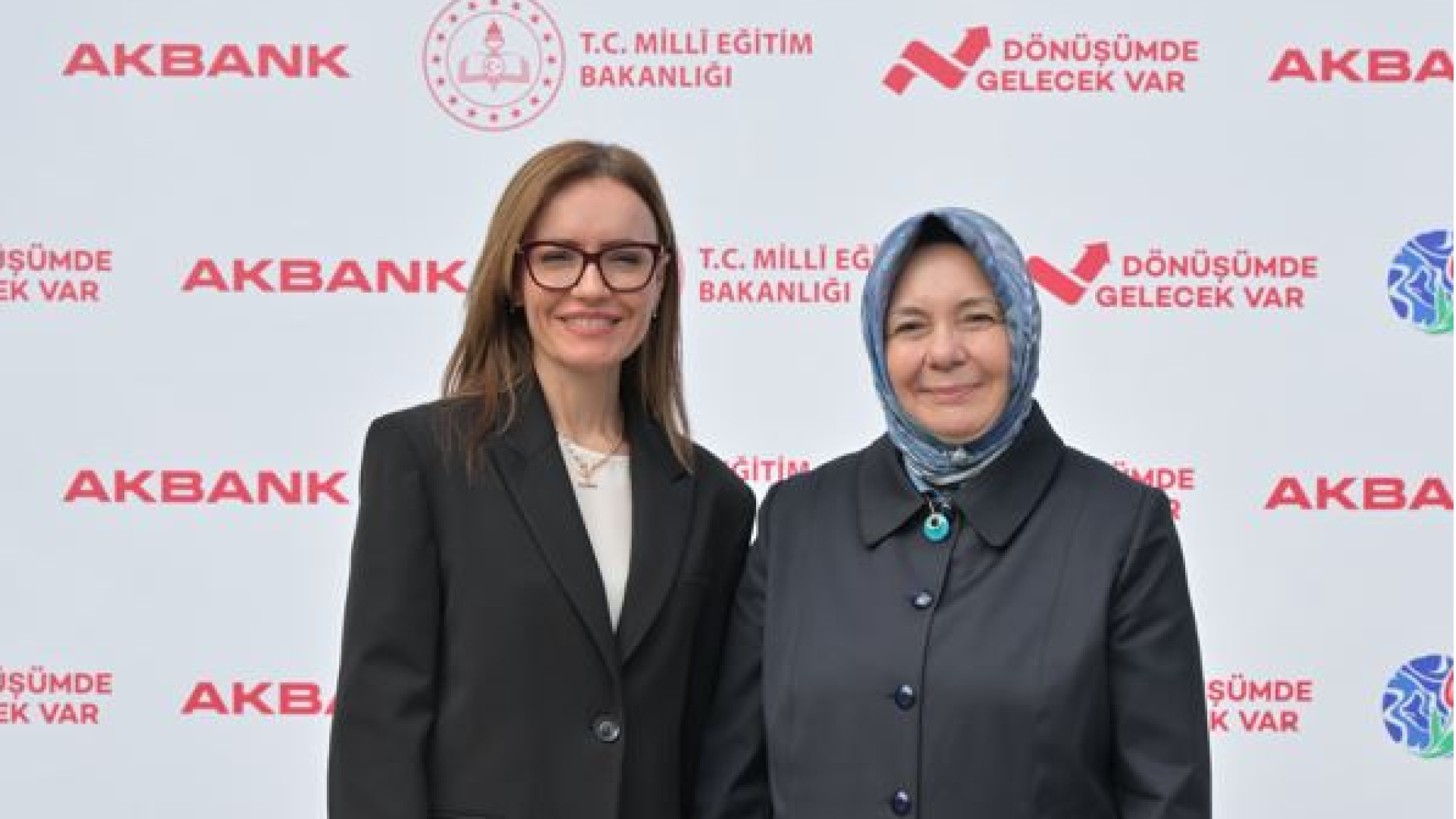 Öğretmenler yetiştirecek, gençler dönüştürecek