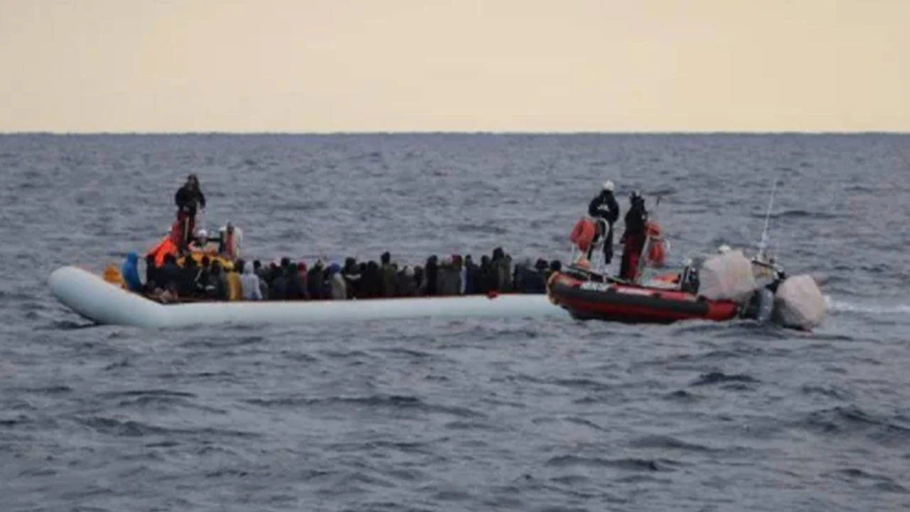 Midilli açıklarında göçmen teknesi ile sahil güvenlik gemisi çarpıştı: 1'i bebek 6 ölü