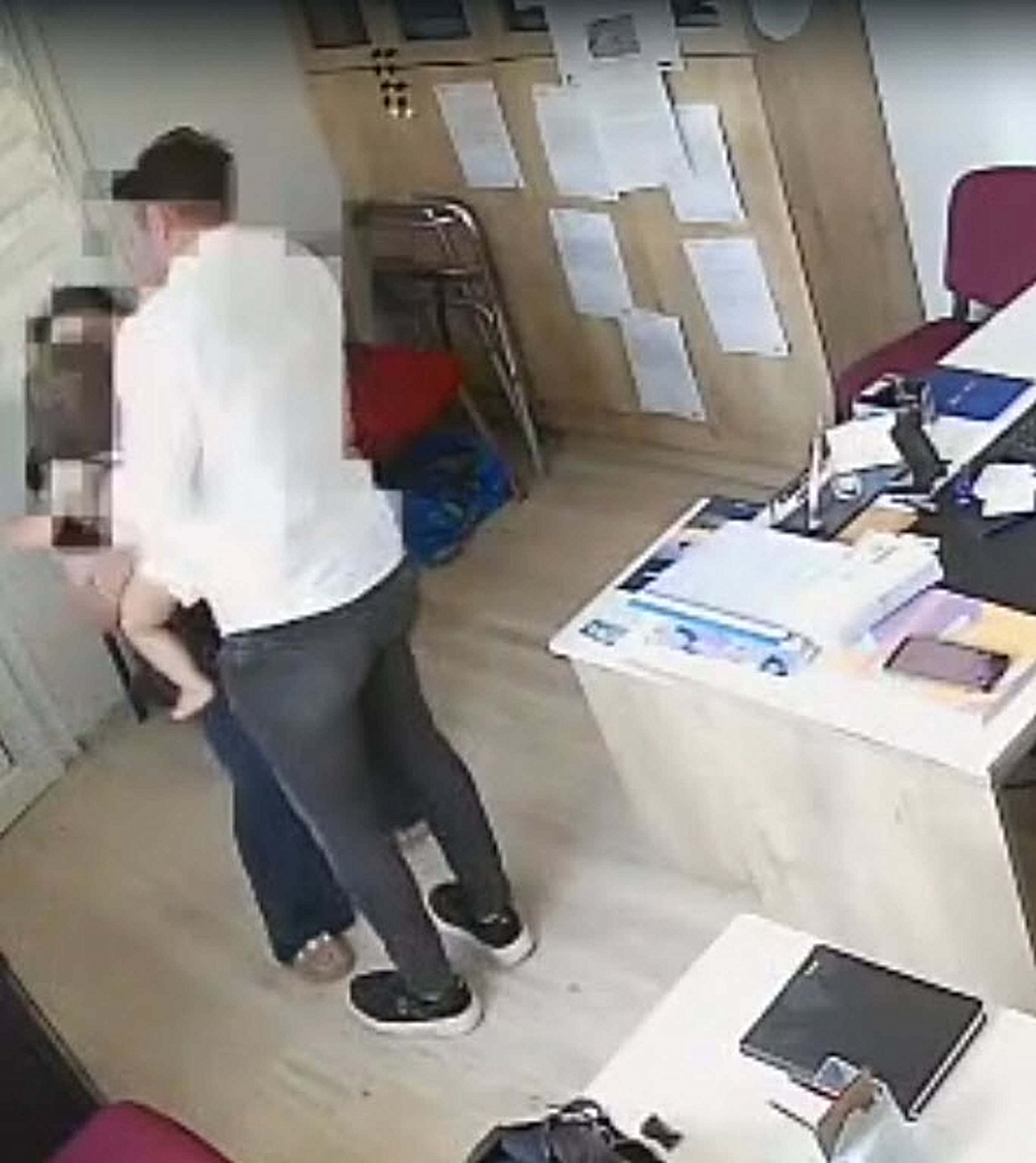 Muhtar, nefes borusuna şeker kaçan çocuğu Heimlich manevrasıyla kurtardı
