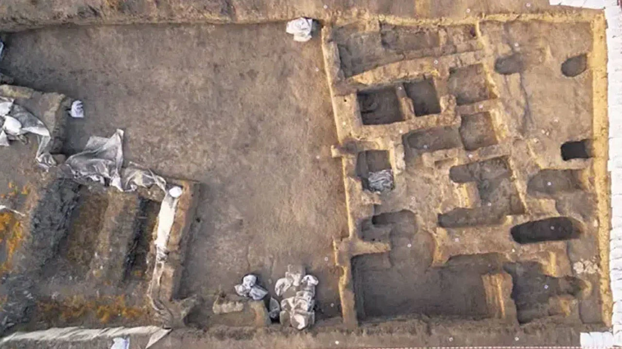 Çatalhöyük'teki "ölüler evi"nin bitişiğinde 8 bebek iskeleti bulundu