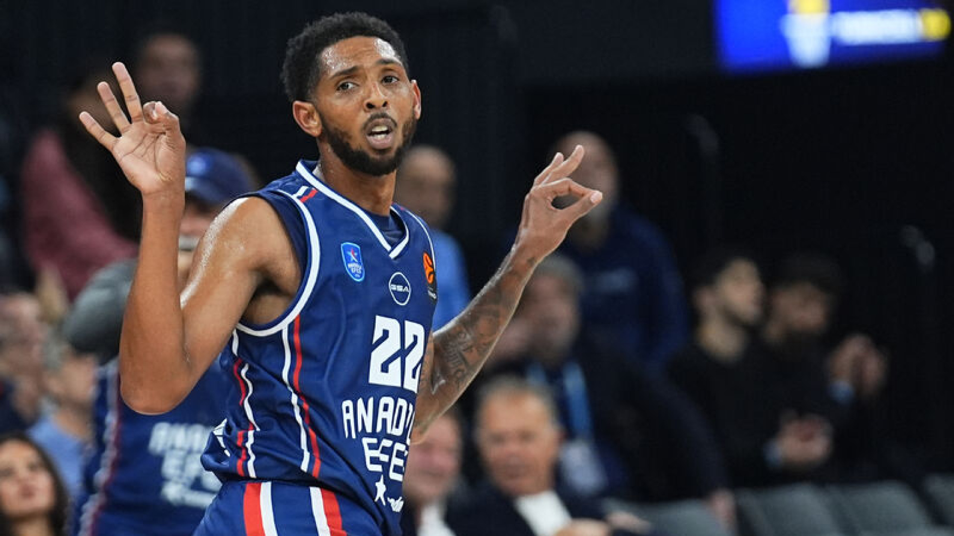 Anadolu Efes, Litvanya'da farklı kazandı!