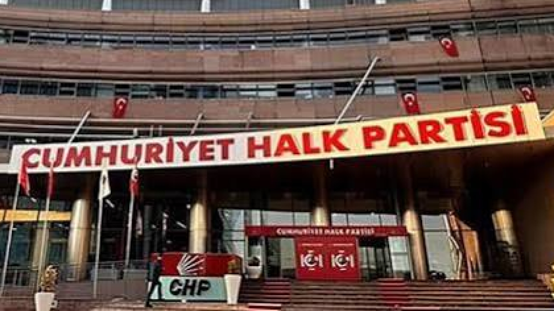 CHP İstanbul İl Kongresi davası ertelendi