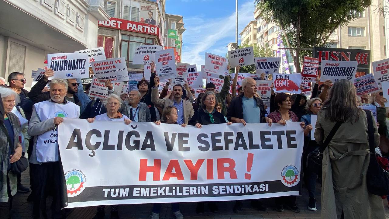 Eskişehir'de halk emekliler için sokakta: Emeklilere ölümü dayatanlar mutlaka hesap verecek