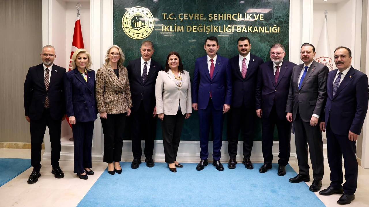 Bakan Kurum ve Uraloğlu, AKP'li Belediye Başkanı Tugay ile görüştü