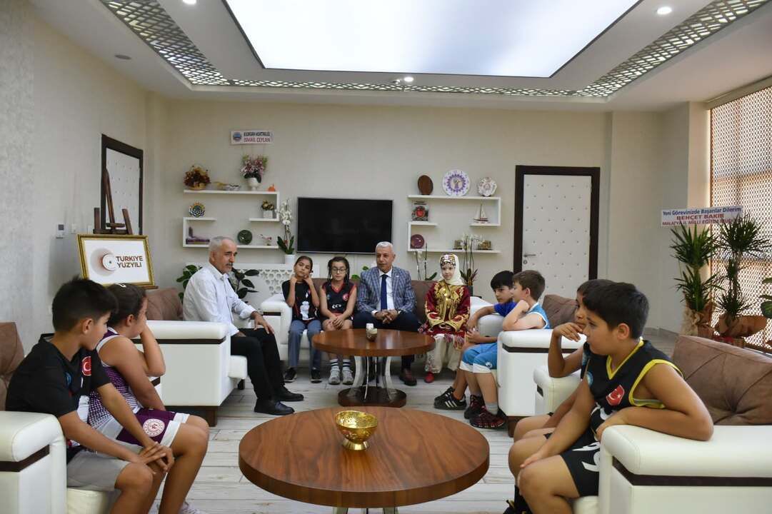 350 Lisanslı Sporcu, 8 Branş: Piri Reis İlkokulundan Dikkat Çeken Başarı