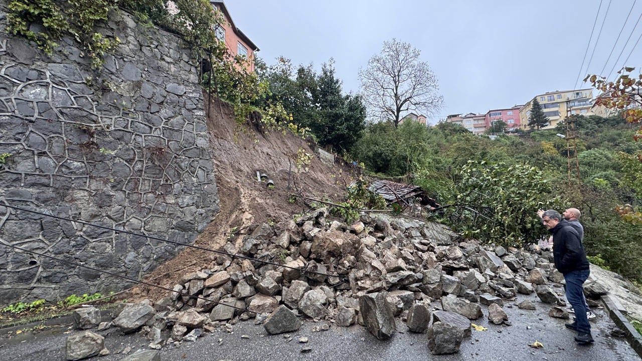 Zonguldak’ta heyelan: 3 katlı bina boşaltıldı