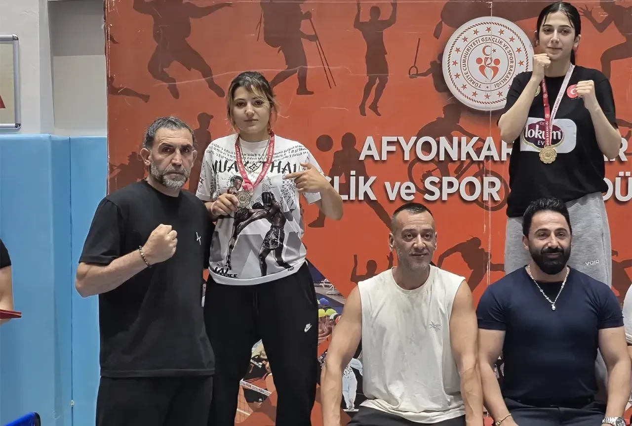 Karamanlı Muay Thaicilerden 5 Madalyalık Zafer