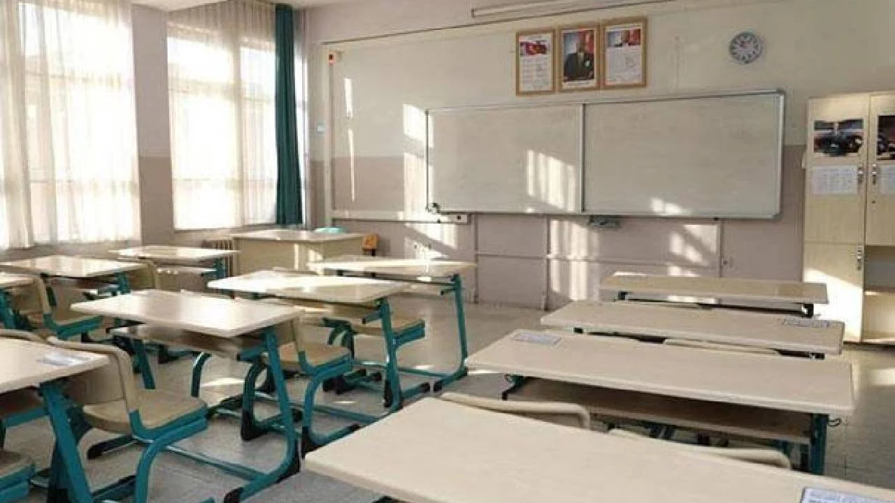 Çocuklar okul sıralarında değil