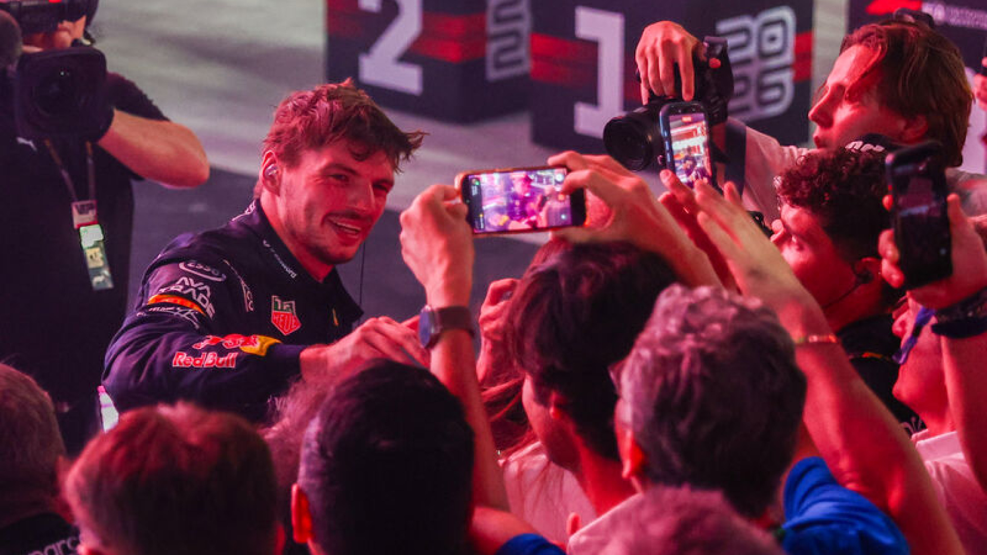 F1 Singapur'da kazanan Verstappen!
