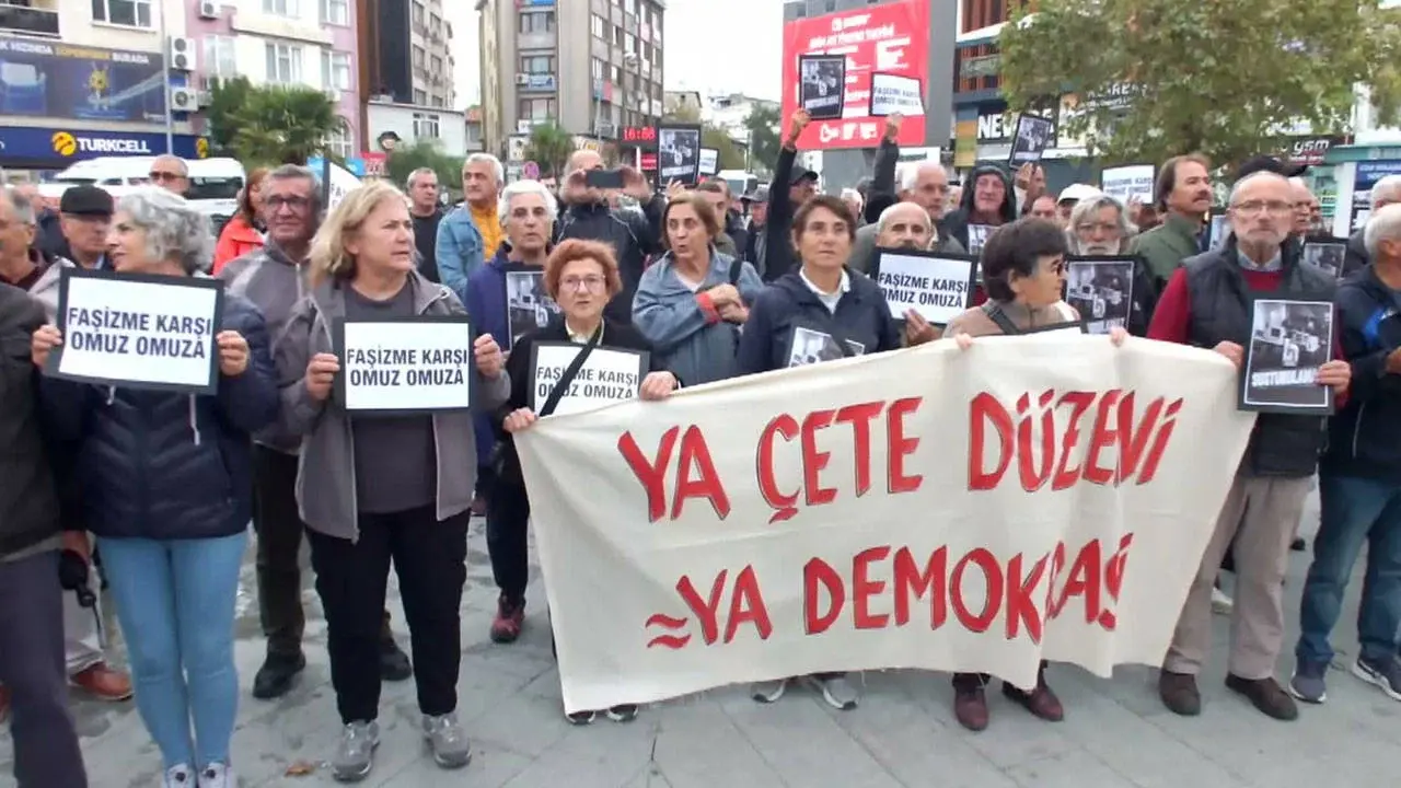 There is strong opposition to the political deadlock