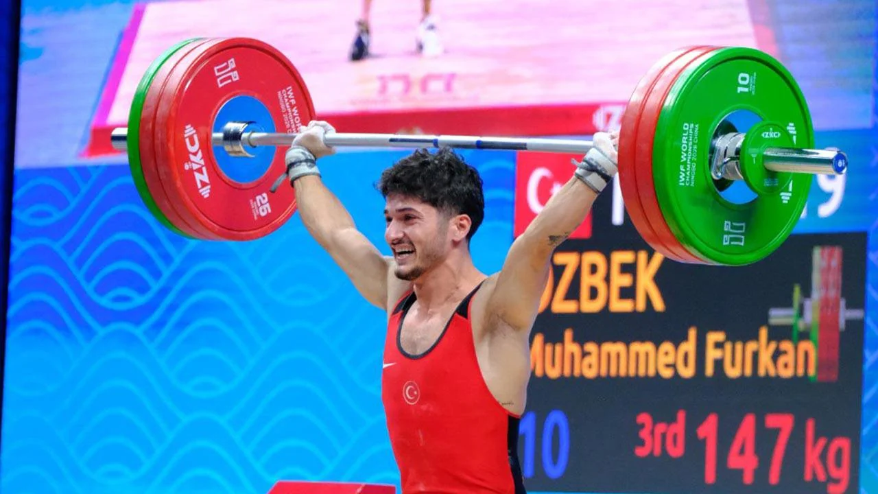 Muhammed Furkan Özbek’ten Dünya Halter Şampiyonası'nda üç madalya