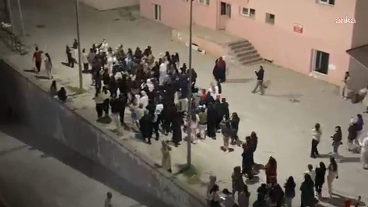 Hakkari'de öğrenciler KYK yurdundaki su kesintilerini protesto etti