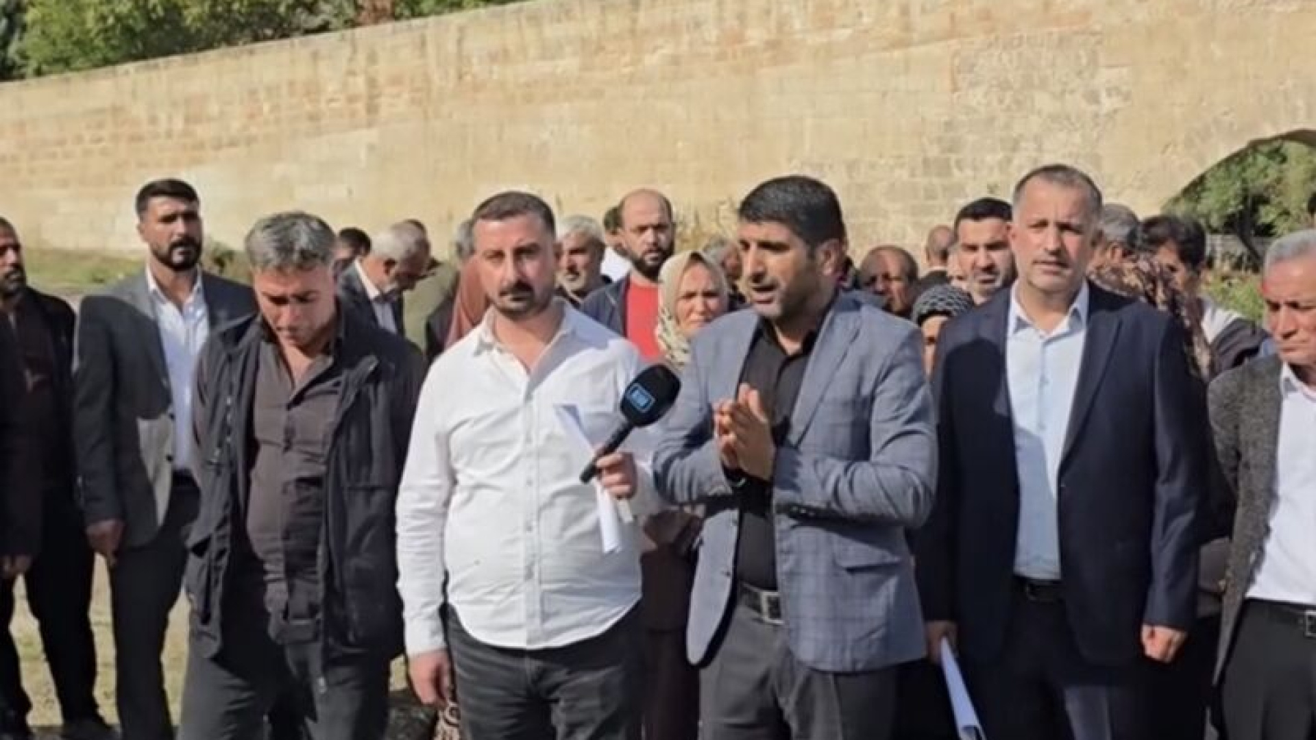 Sinek Çayı'na akıtılan kanalizasyona tepki