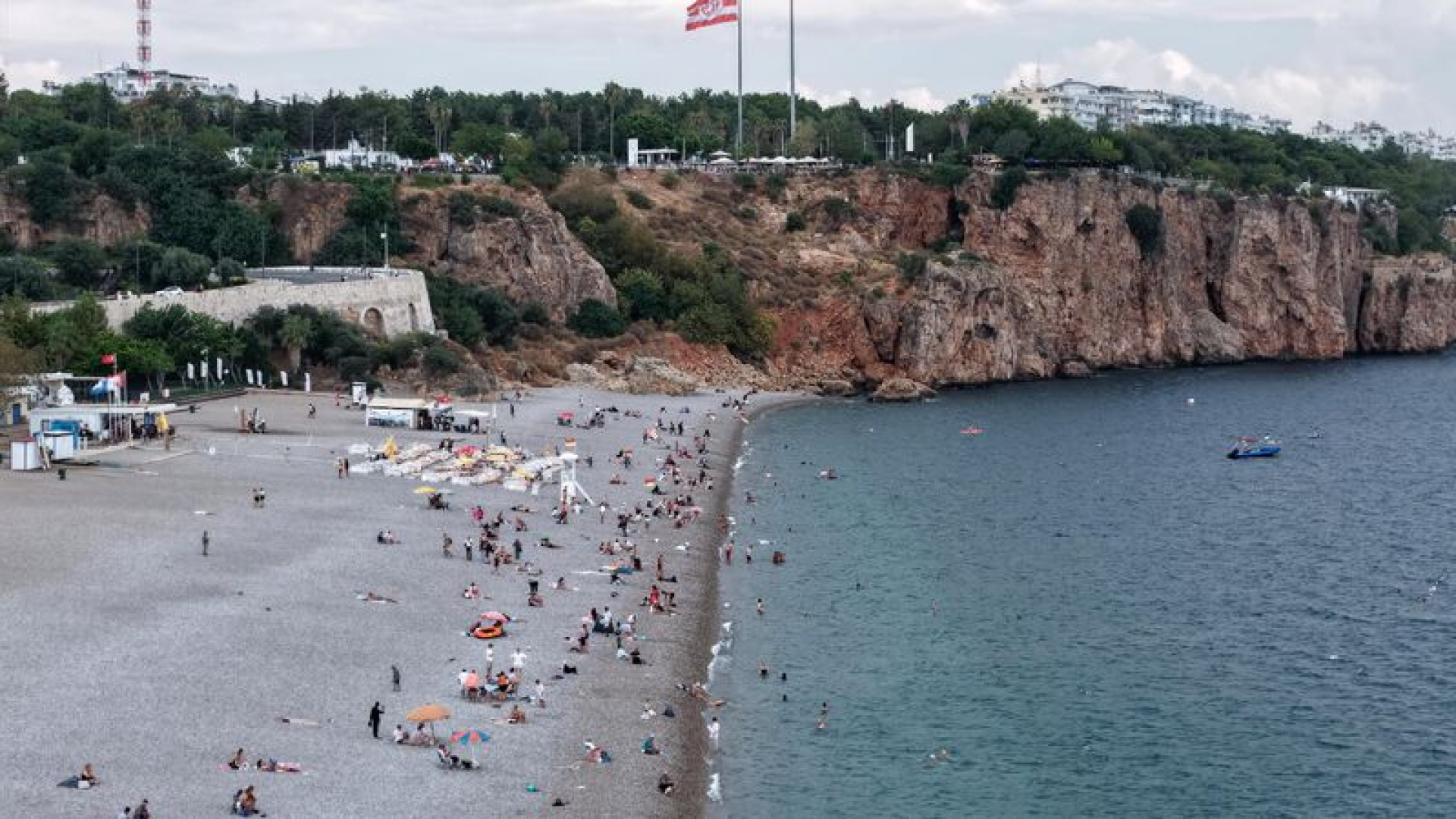 Antalya'da deniz, havadan sıcak!