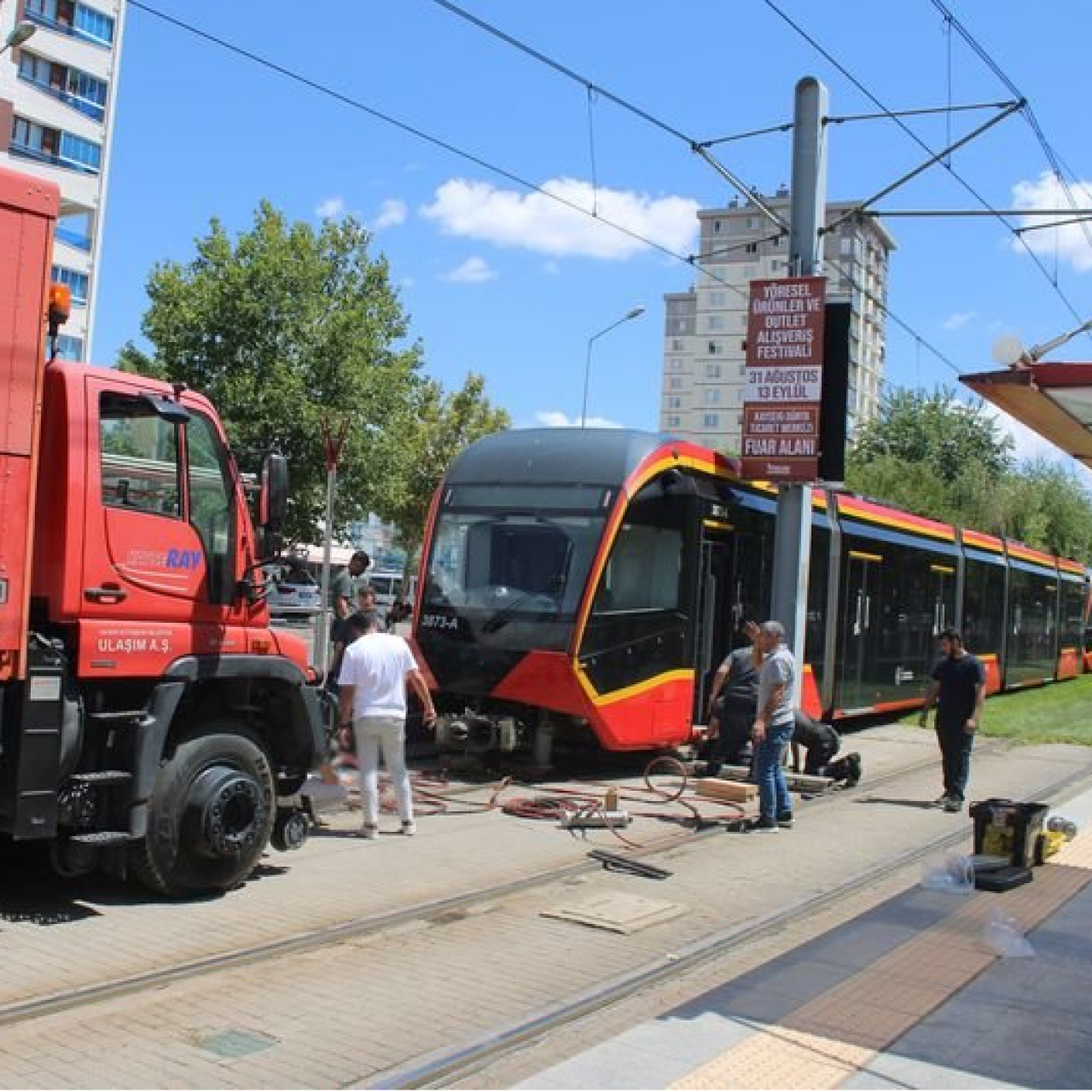 Tramvayın çarptığı genç kurtarılamadı