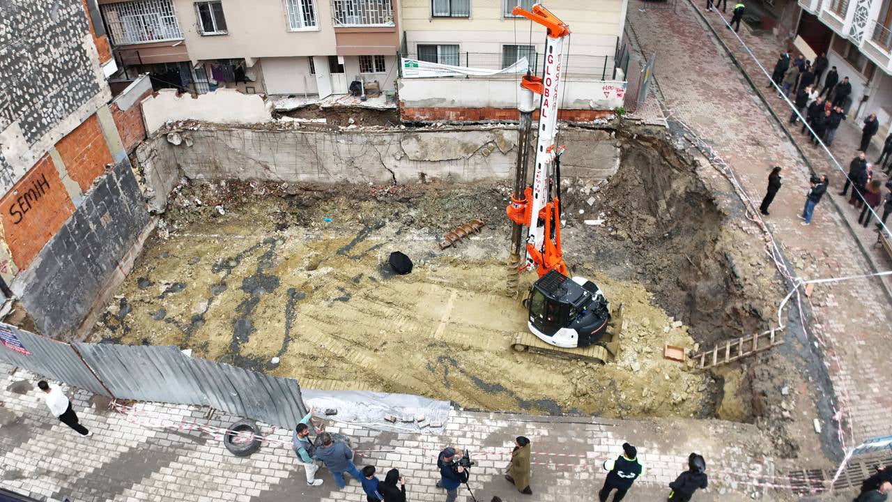 Bahçelievler'de çökme riski oluşan 2 apartman tahliye edildi