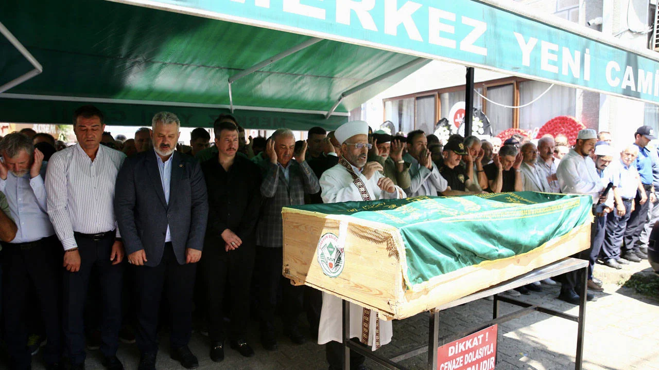 Giresun'da sele kapılarak hayatını kaybeden çocuğun cenazesi defnedildi
