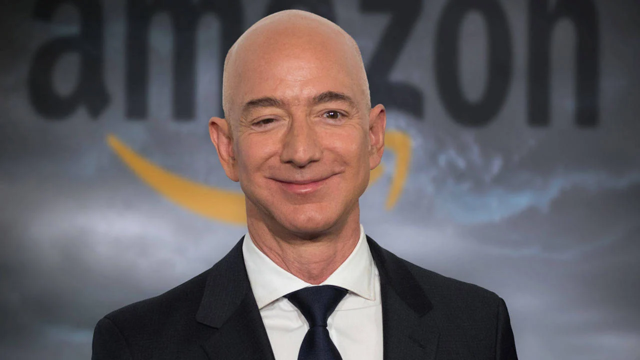 Jeff Bezos: Ay'da kalıcı üs kuracağız