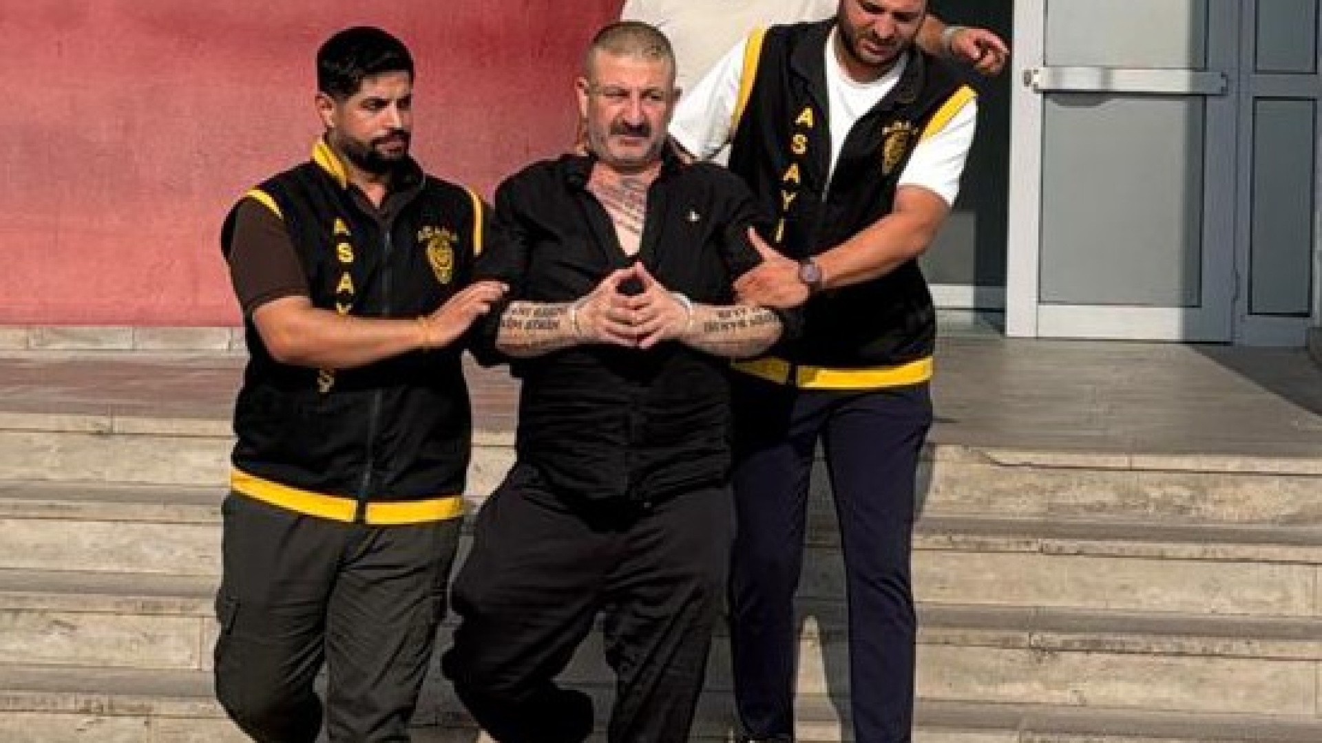 Cinayetten aranırken fenomen olmaya çalışmış!