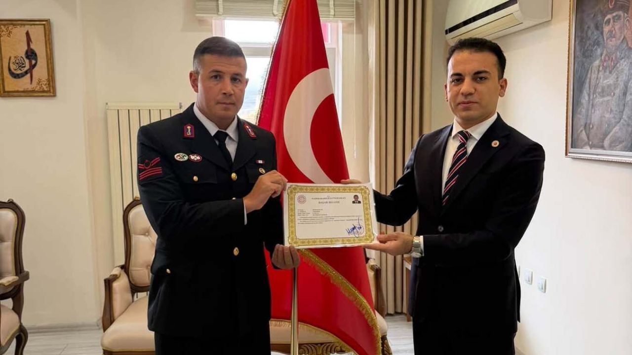 Kazımkarabekir’de Başarılı Personellre Belge Takdimi