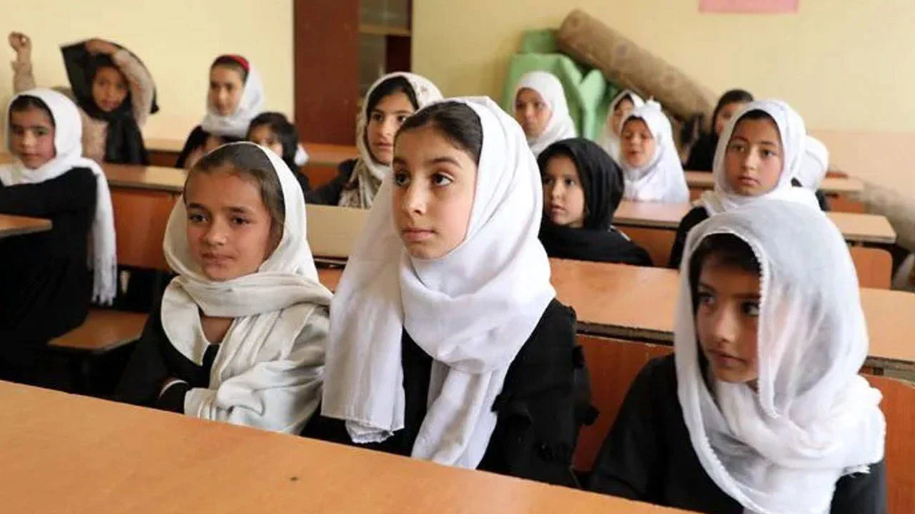 Taliban’ın eğitim yasağı derinleşiyor: 2,4 milyon kız çocuğu okul dışında
