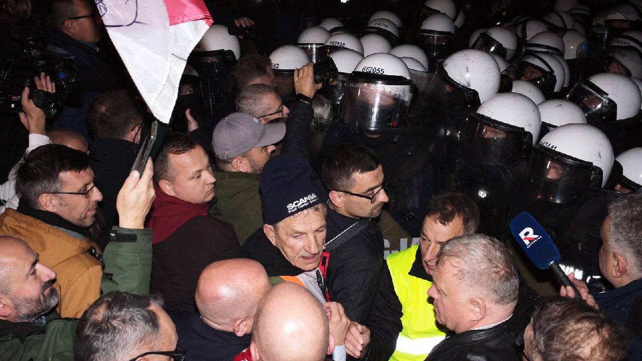 Polonya Başbakanı Tusk rest çekti: "Anayasa Mahkemesi sürecinden geri adım atmayacağız"