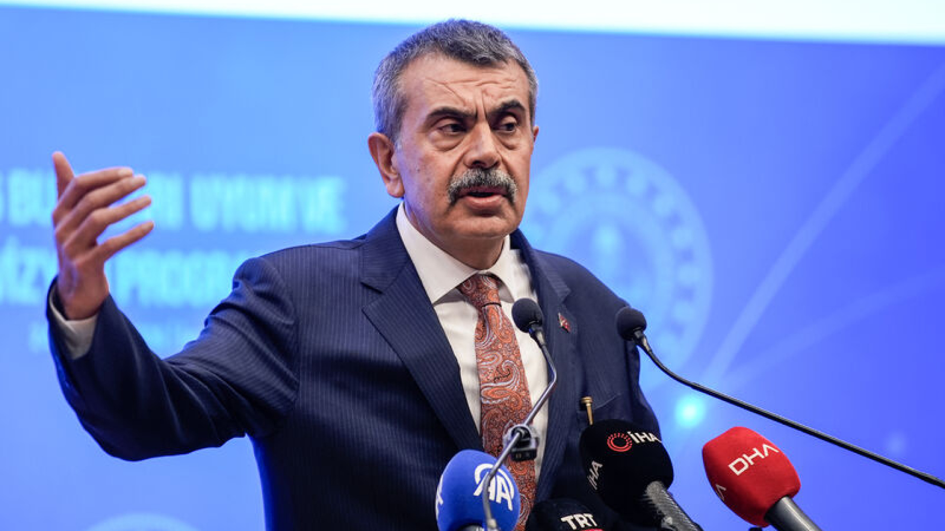 Bakan Tekin'den okul saldırılarına ilişkin açıklama