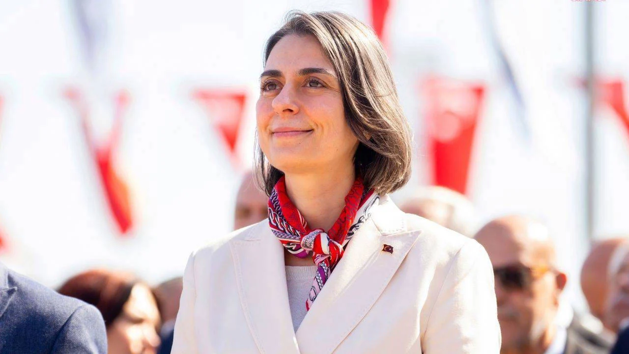 Sinem Dedetaş, kendisine gönderilen bir mektubu paylaştı: Boynunuz asla bükülmesin