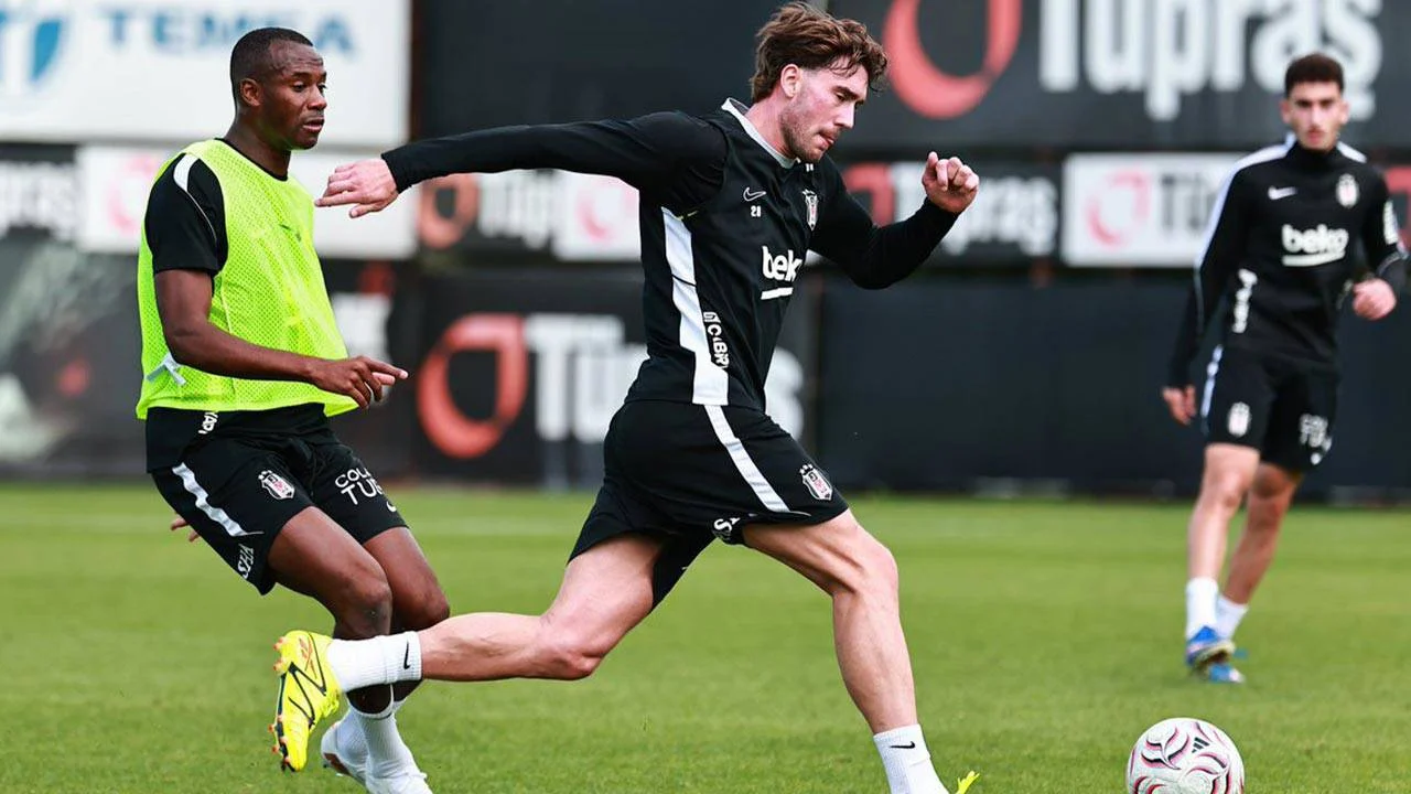 Beşiktaş'ta Dusan Vlahovic sakatlığını atlattı, takımla çalışmalara başladı