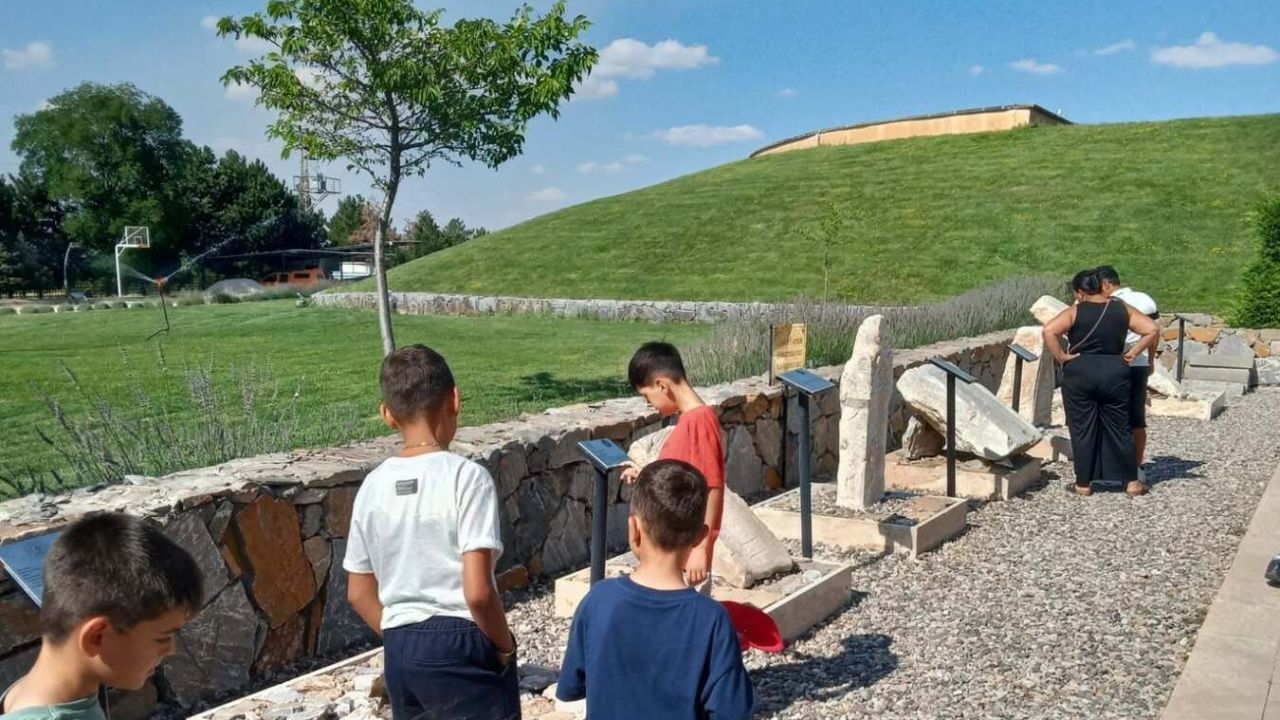 Karamanlı Çocuklar Kırşehir’i Gezdi, Güzel Hatıralarla Döndü