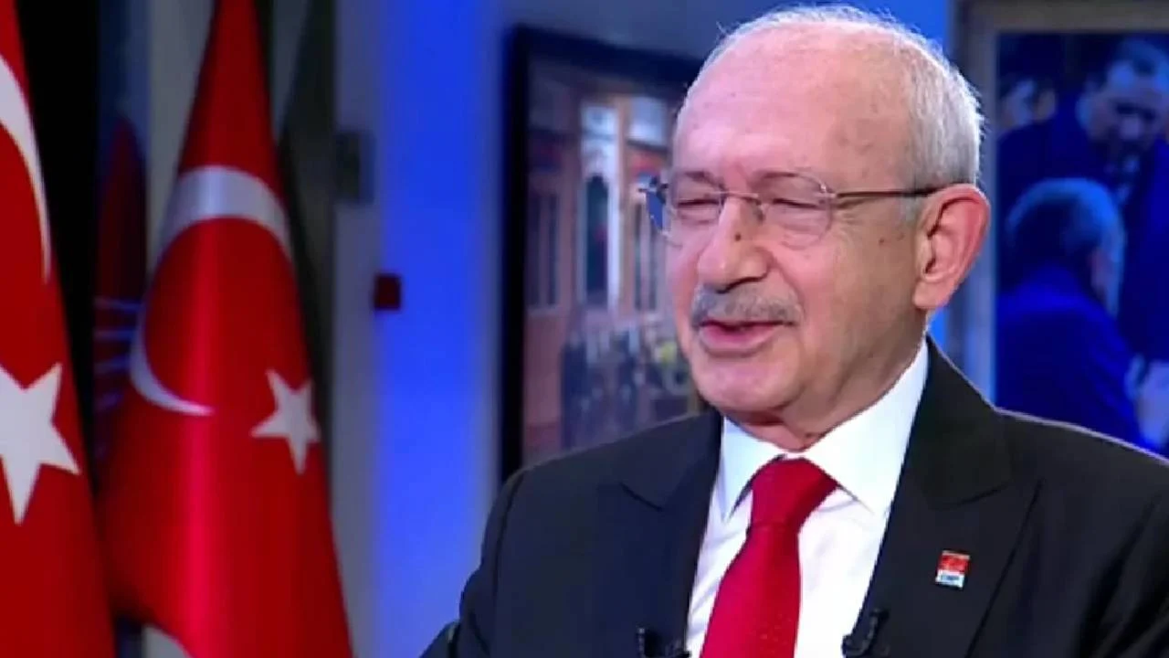 Kılıçdaroğlu CHP'nin başına atanmasıyla birlikte istifa eden belediyeleri unuttu: "Yolsuzluk yapan belediyeler ya Özgür Bey'e ya AKP'ye gidiyor"