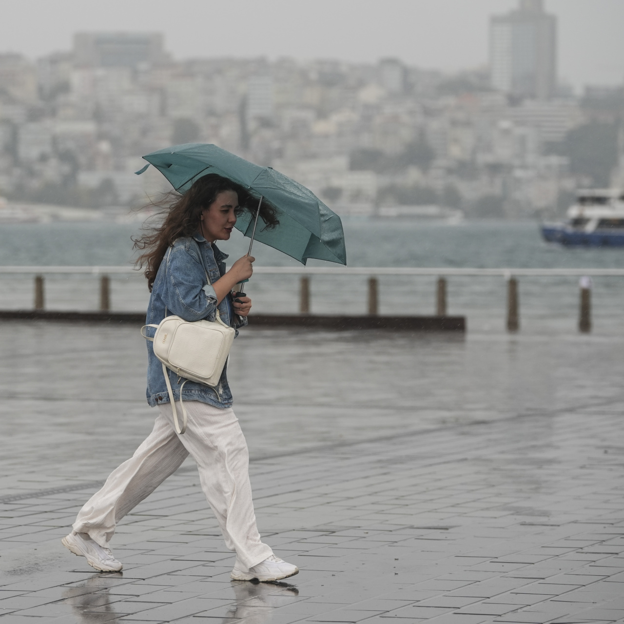 5 bölgede sağanak, 2 bölgede fırtına