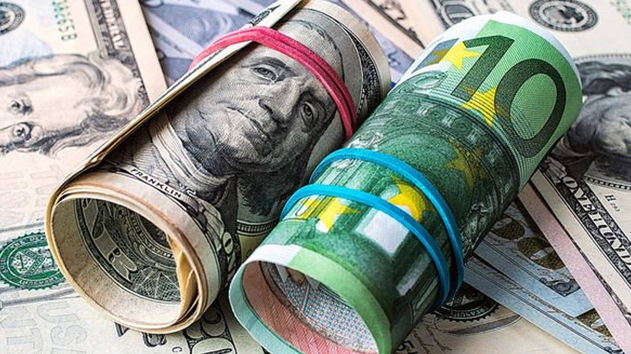 Dolar yükseldi, euro geriledi