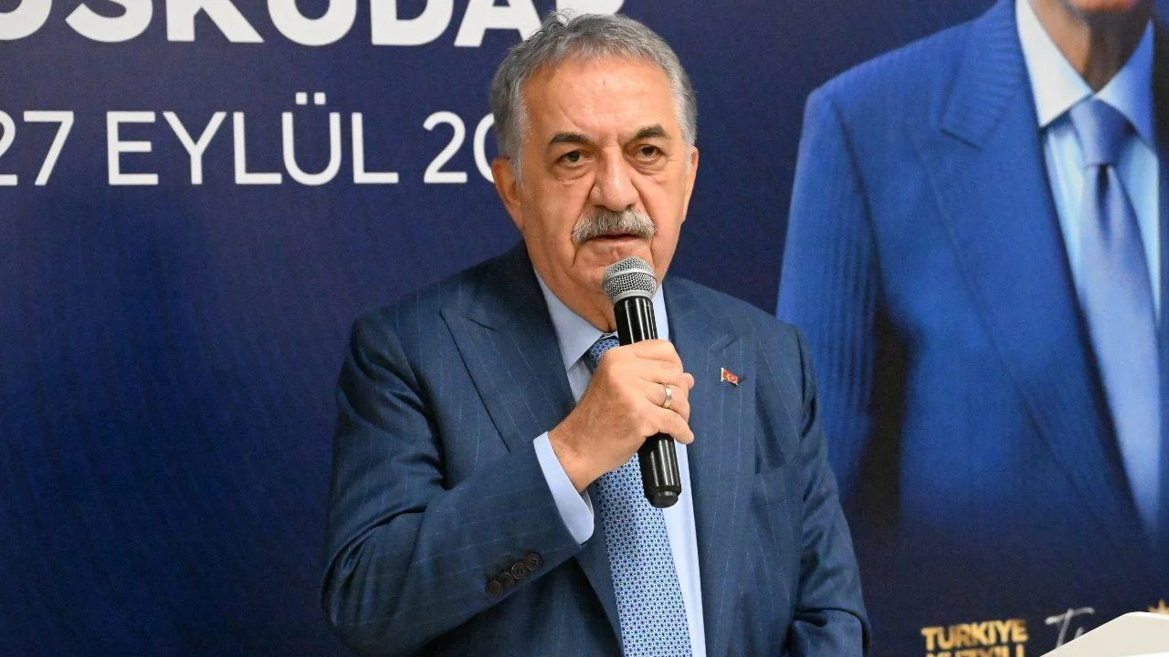 AKP'li Hayati Yazıcı'dan "fon krizi" sorusuna tek kelimelik yanıt
