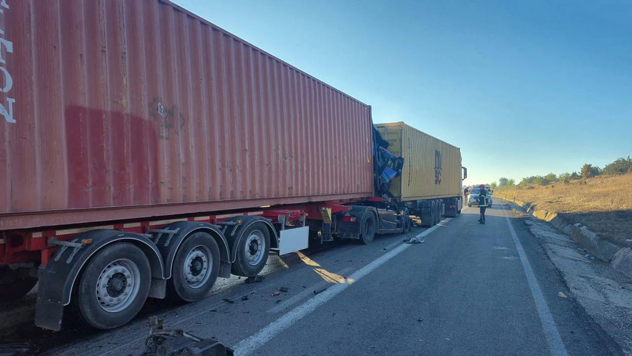Anadolu Otoyolu'nda 2 tır çarpıştı: 1 can kaybı