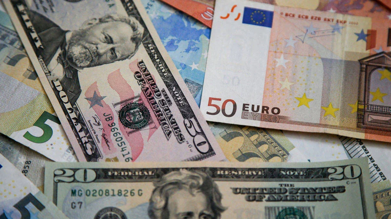 Dolar güne yükselişle başladı, euro geriledi