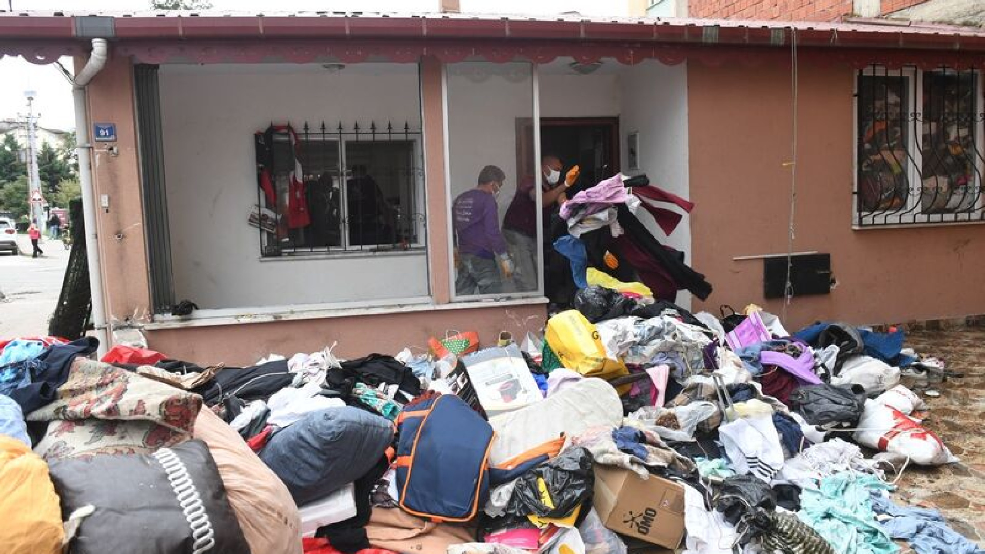Ordu'da bir evden 20 kamyon çöp çıkarıldı