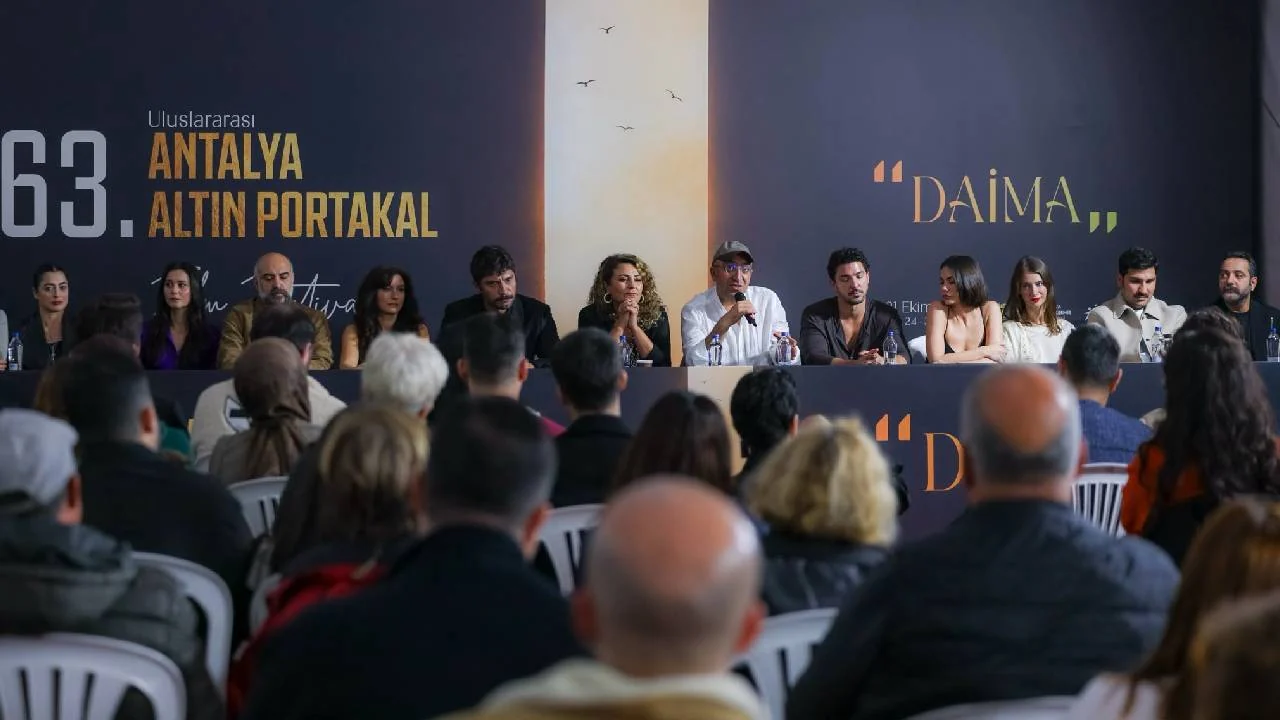 “Gerçekliği anlatmak için gerçeküstü öğeler kullanıyoruz”