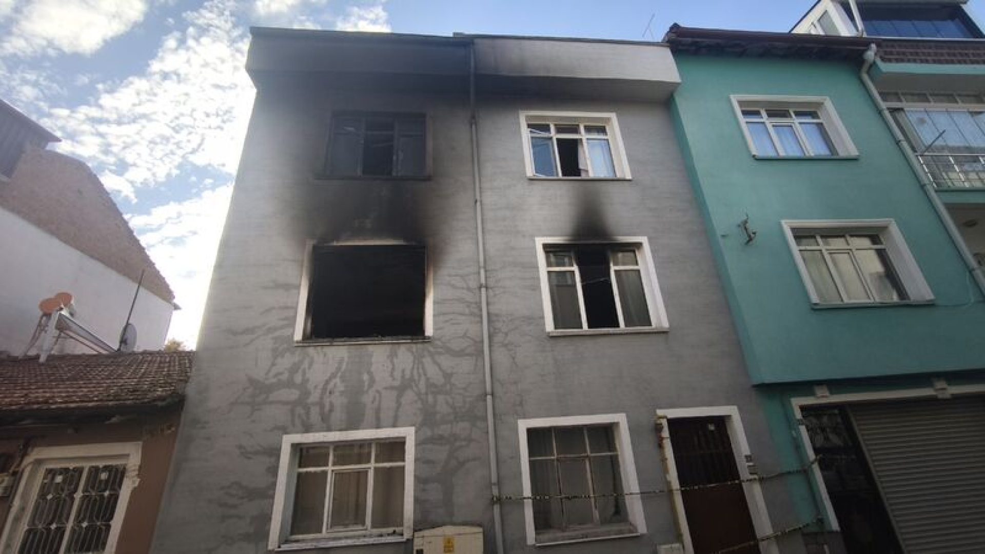 Ev yangınında facia! Yoğun duman ölüme yol açtı!
