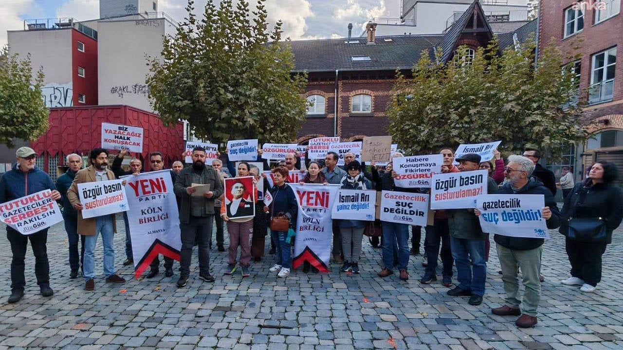 Türkiye'de basına yönelik baskılar Köln'de protesto edildi