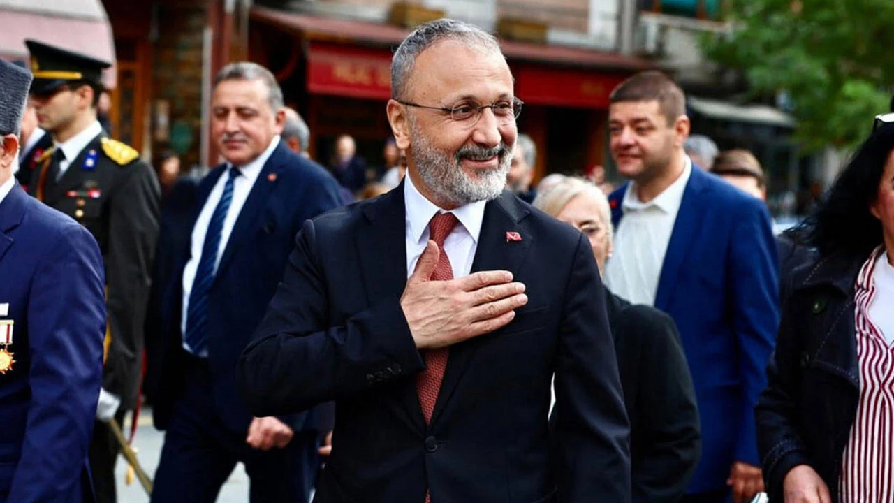 Tutuklu Eyüpsultan Belediye Başkanı Özmen’den ilk mesaj