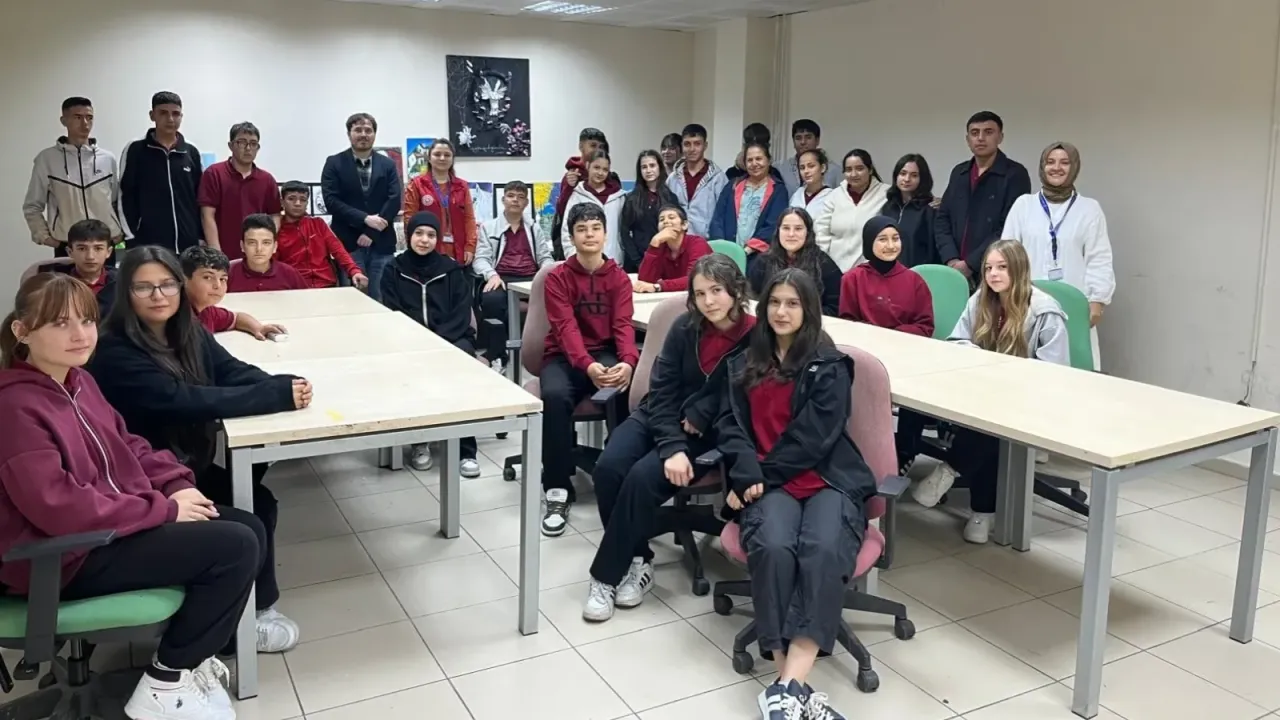 Ali Evren Lisesi Öğrencileri Karaman Gençlik Merkezi'nde Buluştu