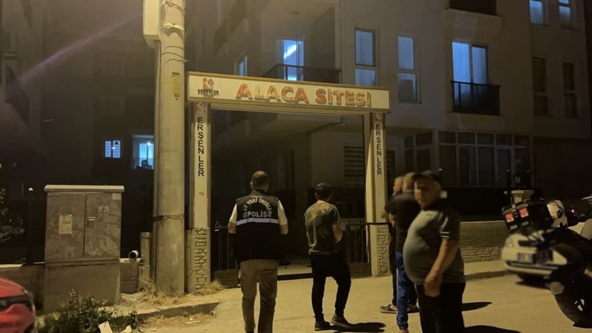 Boğazından ve karnından bıçaklanan kadın öldü
