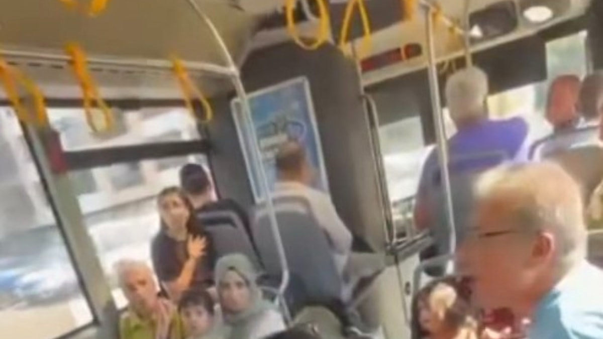 Halk otobüsünde "Gavur İzmir" tartışması