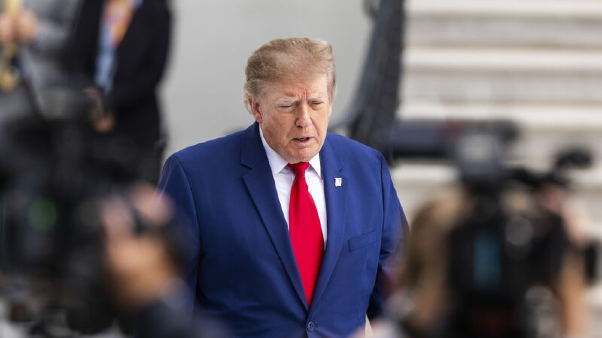 Trump, Rusya'ya yaptırımların bir kısmını askıya aldı