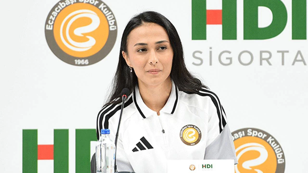 Eczacıbaşı'nın kaptanı Simge Aköz'den sezon öncesi değerlendirme: “Tüm kupaları alabiliriz”