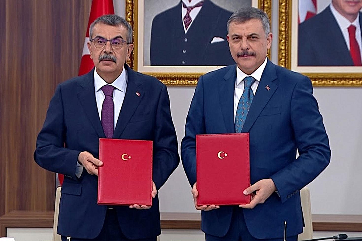Okullarda yeni dönem: Bakanlar Çiftçi ve Tekin protokolü imzaladı