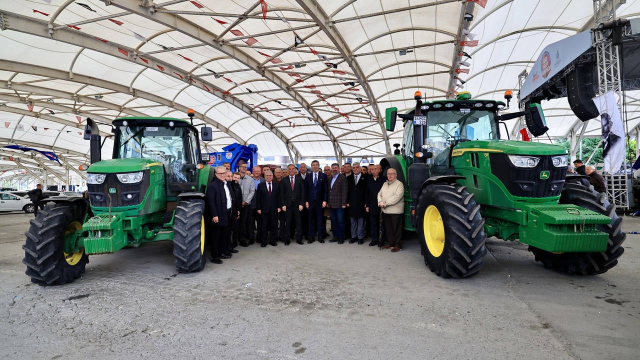 İBB'den çiftçilere 116 ton yem tohumu ve hasat makinesi desteği