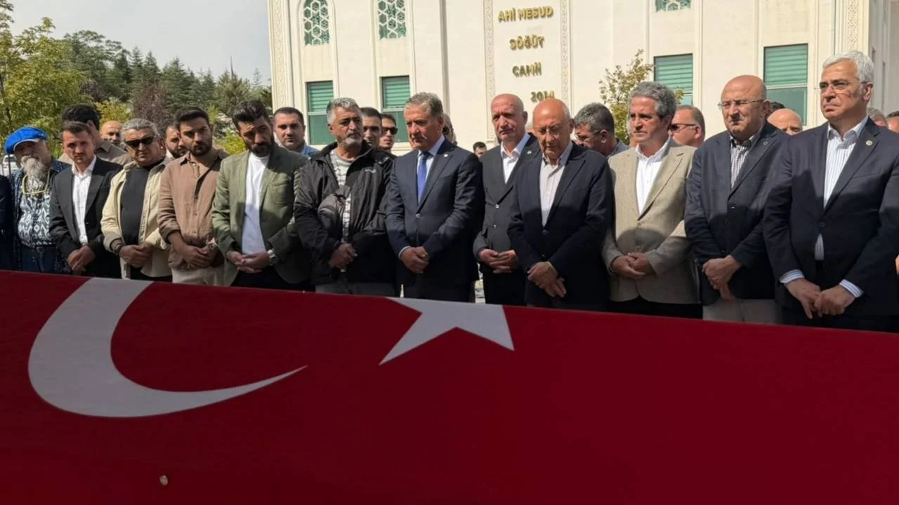 AYM karşısındaki eylemde yaşamına son veren emekli polis son yolculuğuna uğurlandı